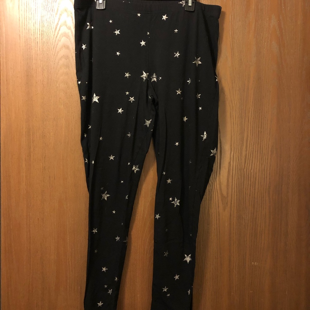 Torrid black with silver distressed star print full leggings Sz 3.